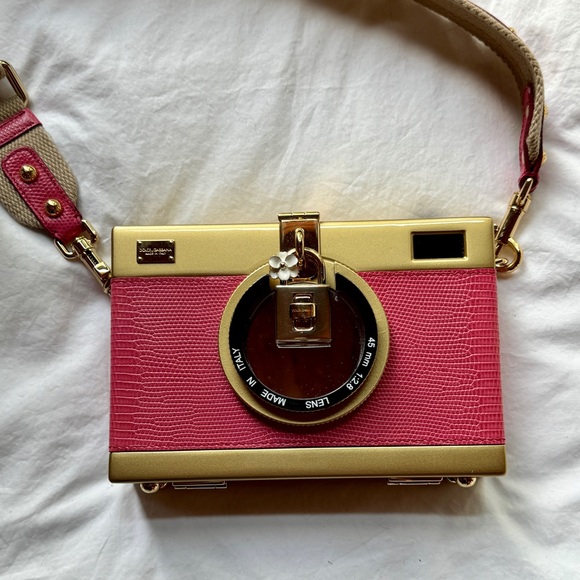 Dolce & Gabbana Camera Bag ๐๐ - Picture 1 of 16